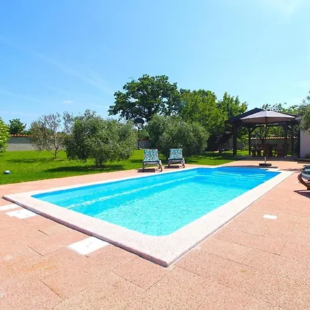 Mit Privatpool Fuer 4 Personen Ca 45 Qm In Valtura, Istrien Suedkueste Von Istrien * Valtura