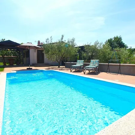 Mit Privatpool Fuer 4 Personen Ca 45 Qm In Valtura, Istrien Suedkueste Von Istrien Holiday home