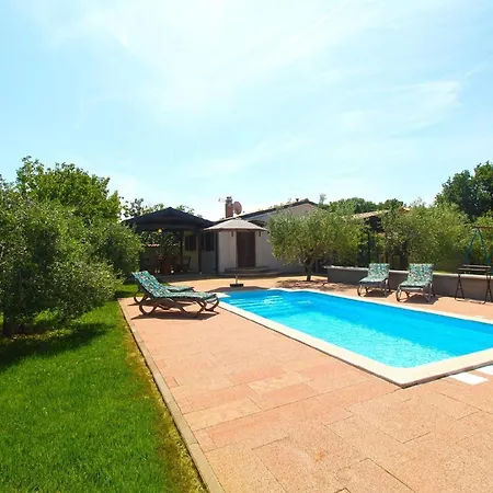 Mit Privatpool Fuer 4 Personen Ca 45 Qm In Valtura, Istrien Suedkueste Von Istrien *