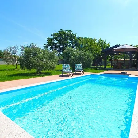 Mit Privatpool Fuer 4 Personen Ca 45 Qm In Valtura, Istrien Suedkueste Von Istrien Valtura