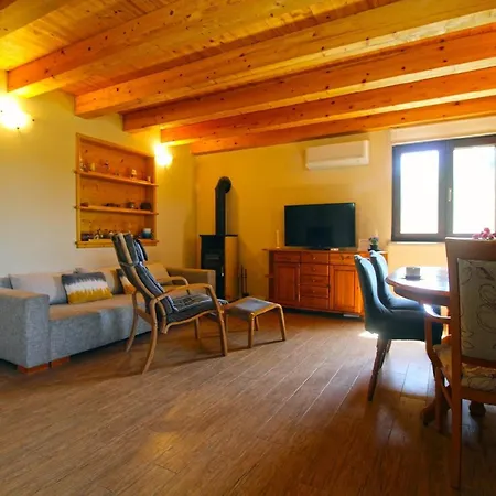 Mit Privatpool Fuer 4 Personen Ca 45 Qm In Valtura, Istrien Suedkueste Von Istrien * Valtura